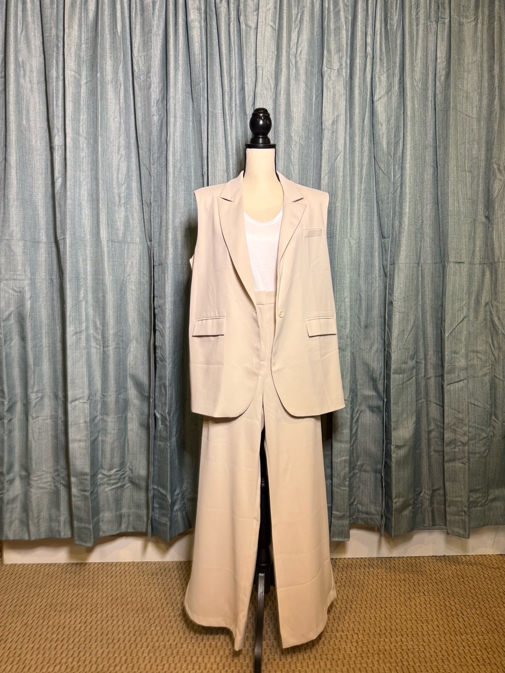 Pretty Garden Women's Cream Tailored Sleeveless Blazer & Wide-Leg Pants Set